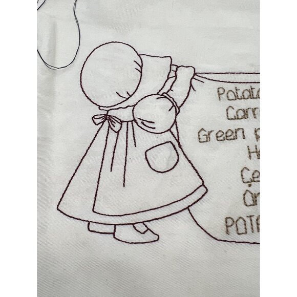 Vtg Wooden Towel Holder Maypole Dancing Plaque With Embroidered Recipe TeaCloth - Picture 7 of 14